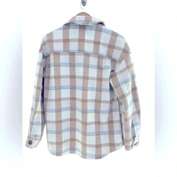 Avec Les Filles Lightweight Plaid Shacket Size Medium - Picture 8 of 9